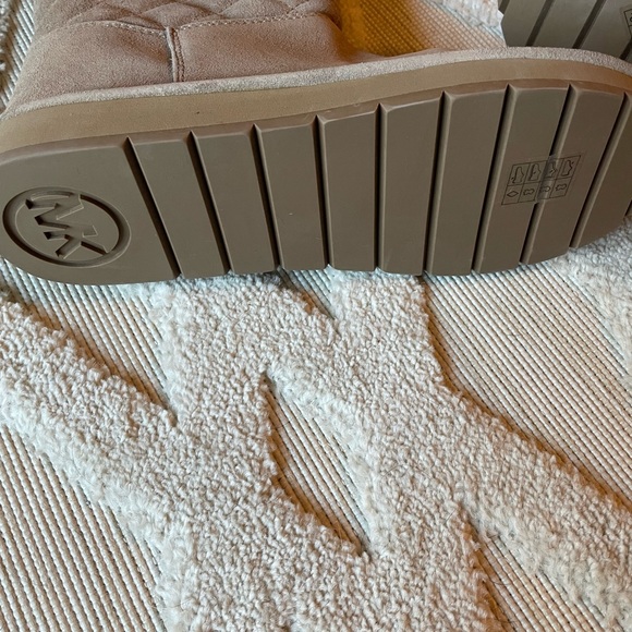 New Michael Kors Winter Boots 8M NWOT - Picture 4 of 13